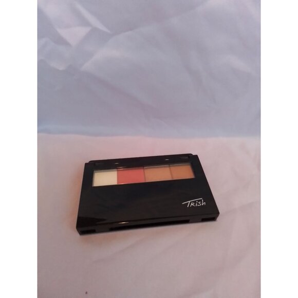 Trish McEvoy Makeup Wardrobing Petite Page Bronzer Blush Finishing Powder - Picture 2 of 3